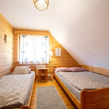 Na Kowalowkach - W Gorach - Blisko Szlakow I Wyciagu